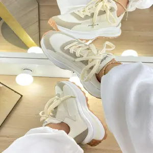 Tenis Dama Beige con Gris