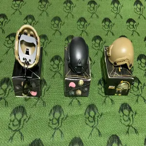 MINI LLAVERO DE CASCO,CON DESTAPADOR