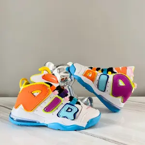 NIKE 3 LETRAS