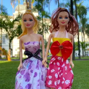 muñecas Barbie y su amiga