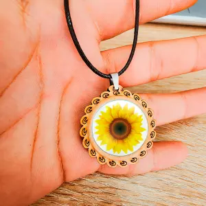 Collar Flor Girasol Mujer Detalle
