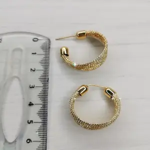 ARETA DORADA CON TEXTURA