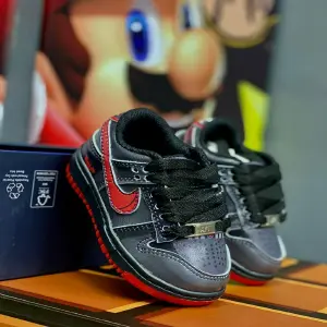 NIKE BATMAN