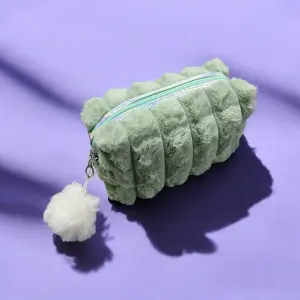 Cosmetiquera Peluche + Peinilla y Espejo