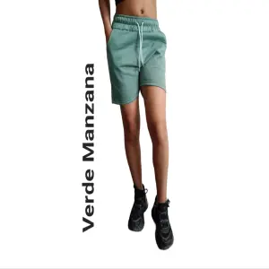 SHORT DAMA VERDE MANZANA