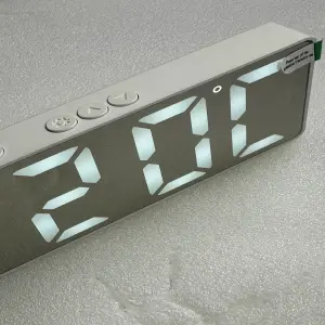 reloj digital minimalista lujo nochero