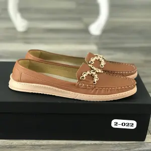 mocasin de dama calzado