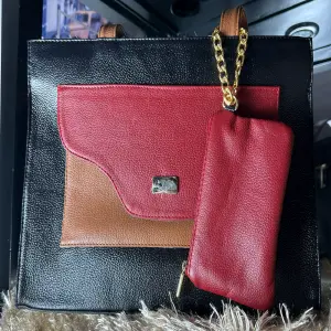 CARTERA DAMA CUADRADA