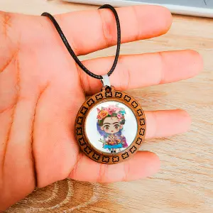 Collar Frida Kahlo Muñeca Unisex + Estuc