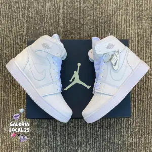 Botas Blanca Nike Retro Pn