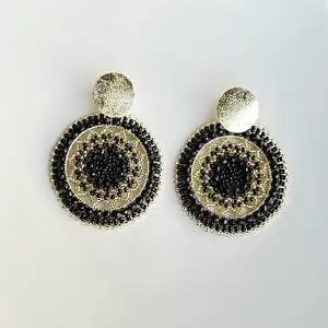 ARETA TEJIDA EN NEGRO REDONDA