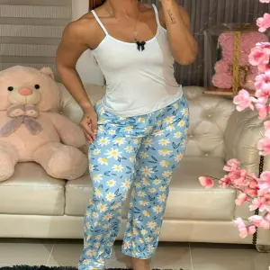 Pantalón y Blusa: El Conjunto Perfecto - PANTALON BLUSA TIRA