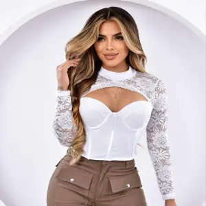 BLUSA ENCAJE Y ESTILO CORSET