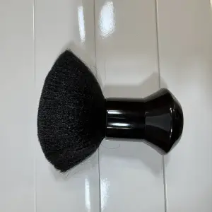 TIJERA X3 + PEINETA+BARBERA+BROCHA+ATOMI