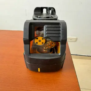 Nivel Láser de Luz Verde 2 Líneas - Precisión y Eficiencia - nivel laser luz verde 2 lineas tipo dewa
