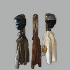 Soporte para cascos y accesorios