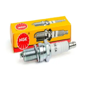 Bujía NK D8EA para AKT125, TT125 y HON 50107120 - BUJIA NK D8EA (AKT125/TT125/HON 50107120