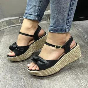 Sandalia plataforma con Moño P723
