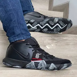 BOTA NIKE KYRIE 4