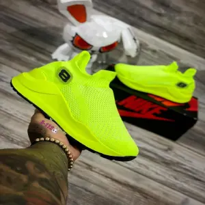 Tenis UA