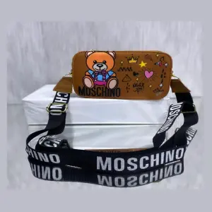 Manos libre moschino