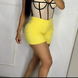 SHORT EN BENGALINA