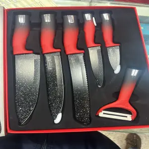 SET DE CUCHILLOS x5 + PELADOR DE PAPAS