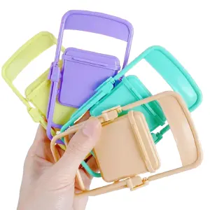 SOPORTE PARA CELULAR EN FORMA DE SILLA
