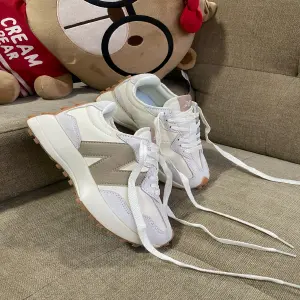 NEW BALANCE 327