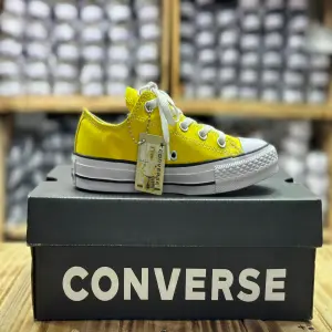 Converse Clásica Amarilla: Un Ícono Reimaginado - Converse clásica amarilla