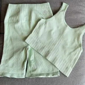 Set Deportivo Mujer Short y Top Seamless