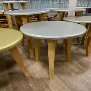Mesa mediana de madera MDF poliuretano