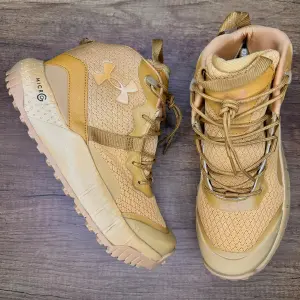 Bota Under Armour Escolta