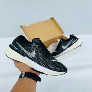 NIKE INVENCIBLE