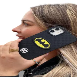 CASE DISEÑO RELIEVE BATMAN