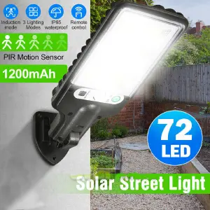 1Lámpara solar de jardín con sensor