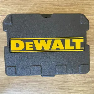 NIVEL LASER DE 2 LÍNEAS DW0822 - ¡Precisión y Fiabilidad DeWalt! - NIVEL LASER 2 LINEAS LUZ VERDE DW