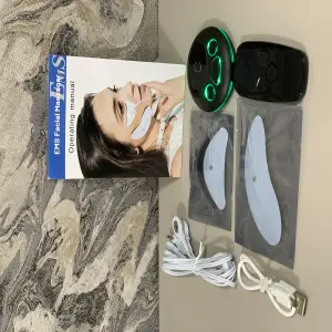 Masajeador de Rostro FEMME FACE™: ¡Dile Adiós a las Bolsas, Ojeras y Flacidez! - Masajeador de rostro
