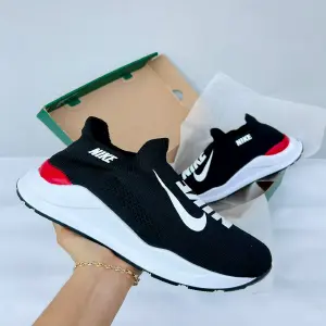MEDIA DEPORTIVA NIKE