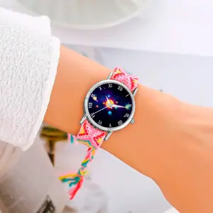 Reloj Sistema Solar Plateado Tejido Arte