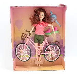 Barbie en Bicicleta: ¡Aventuras sobre Ruedas! - Barbie con bicicleta y panites