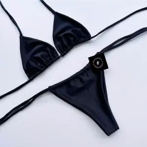 Bikini: Estilo y Confianza Bajo el Sol - Bikini
