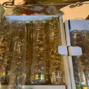 Velas Navideñas Doradas X3: Ilumina Tu Hogar con Elegancia Festiva - VELAS NAVIDEÑAS DORADAS X3