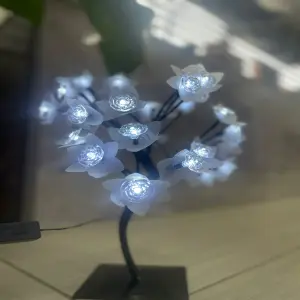ARBOL DECORATIVO CON LUZ LED A2406-309: Ilumina tu Hogar con Estilo - ARBOL DECORATIVO CON LUZ LED A2406-309