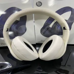BEATS STUDIO PRO: Experimenta el Sonido Perfecto - BEATS STUDIO PRO