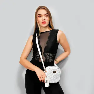 Bolso Karla Chacon Sade Blanco: Elegancia y Versatilidad - Bolso Karla Chacon Sade Blanco