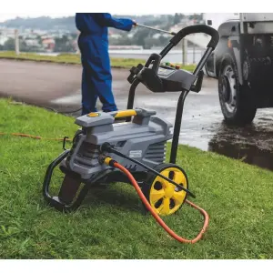 Hidrolavadora a Presión Tramontina: Potencia y Limpieza Profunda - Hidrolavadora A Presión Tramontina