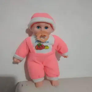 Muñeca Bebé con Chupete y Sonido: ¡La Compañera Perfecta! - bebe con chupo y sonido