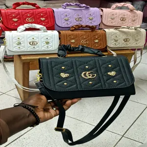 Bolso Doble Función GG Corazones: Estilo y Versatilidad - Bolso doble función gg corazones