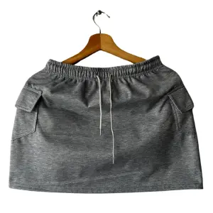 Elegancia Versátil: Falda de Dama Gris Claro - FALDA DAMA GRIS CLARO M